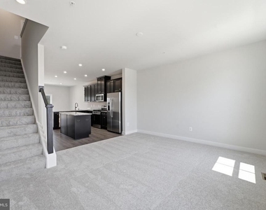 16130 Hyde Park Place - Photo Thumbnail 7