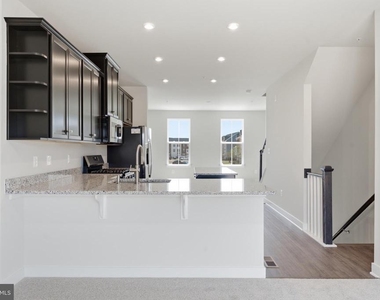 16130 Hyde Park Place - Photo Thumbnail 11
