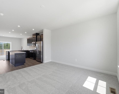 16130 Hyde Park Place - Photo Thumbnail 6