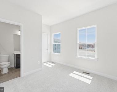 16130 Hyde Park Place - Photo Thumbnail 21