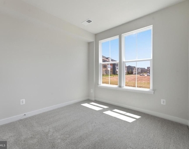 16130 Hyde Park Place - Photo Thumbnail 28