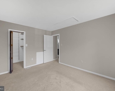 10129 Green Holly Terrace - Photo Thumbnail 20