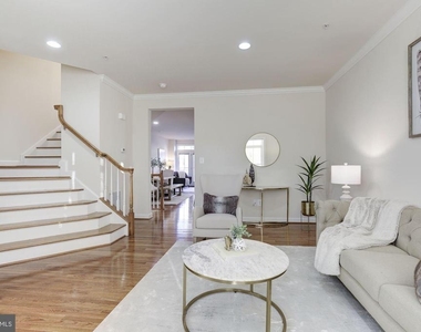 122 Parkview Avenue - Photo Thumbnail 2