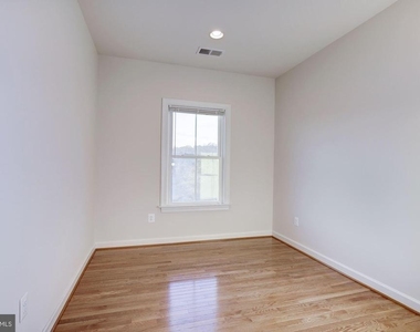 122 Parkview Avenue - Photo Thumbnail 21