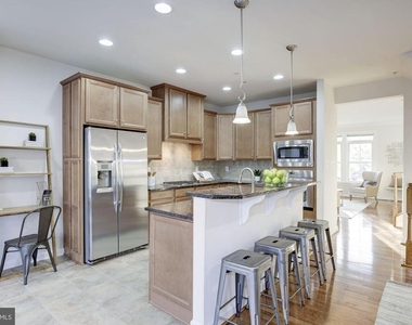 122 Parkview Avenue - Photo Thumbnail 5