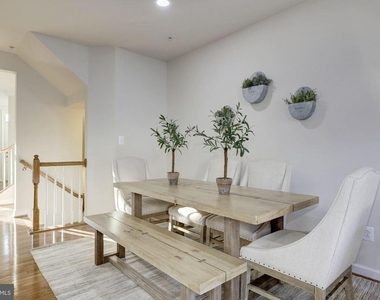 122 Parkview Avenue - Photo Thumbnail 1