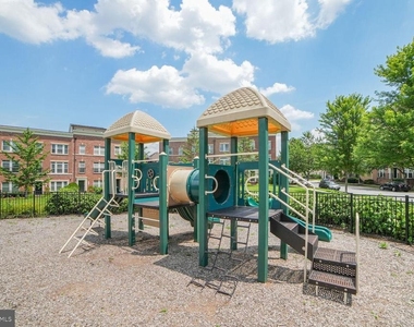 122 Parkview Avenue - Photo Thumbnail 36