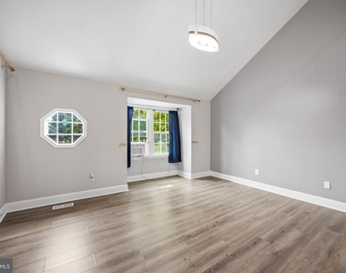 8609 Hawk Run Terrace - Photo Thumbnail 11