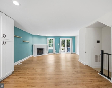 8609 Hawk Run Terrace - Photo Thumbnail 5