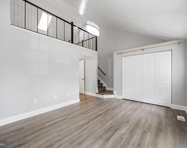 8609 Hawk Run Terrace - Photo Thumbnail 14
