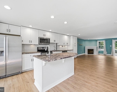 8609 Hawk Run Terrace - Photo Thumbnail 2