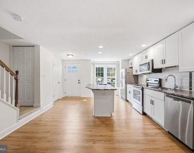 8609 Hawk Run Terrace - Photo Thumbnail 4