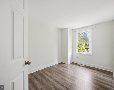 8609 Hawk Run Terrace - Photo Thumbnail 18