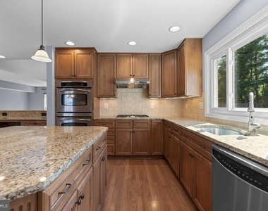 4706 Bates Drive - Photo Thumbnail 6