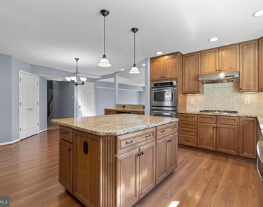 4706 Bates Drive - Photo Thumbnail 8
