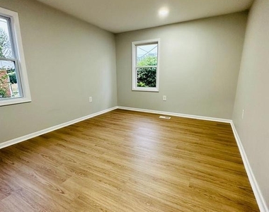 5906 Leewood Avenue - Photo Thumbnail 11