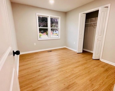 5906 Leewood Avenue - Photo Thumbnail 12