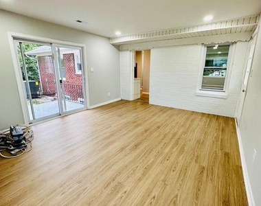 5906 Leewood Avenue - Photo Thumbnail 7