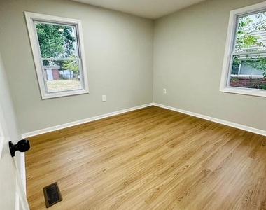 5906 Leewood Avenue - Photo Thumbnail 8