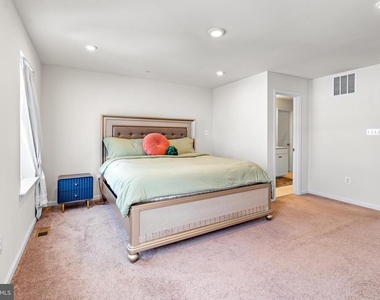 4520 Reaney Ln - Photo Thumbnail 11