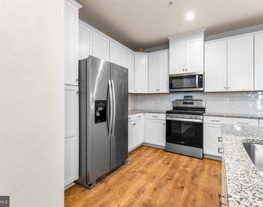 4520 Reaney Ln - Photo Thumbnail 4