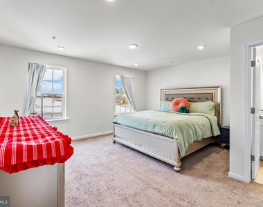 4520 Reaney Ln - Photo Thumbnail 10