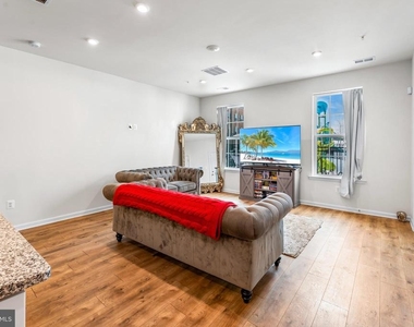 4520 Reaney Ln - Photo Thumbnail 2