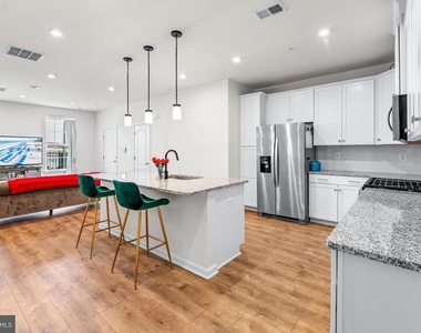 4520 Reaney Ln - Photo Thumbnail 6