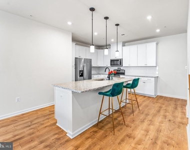4520 Reaney Ln - Photo Thumbnail 5