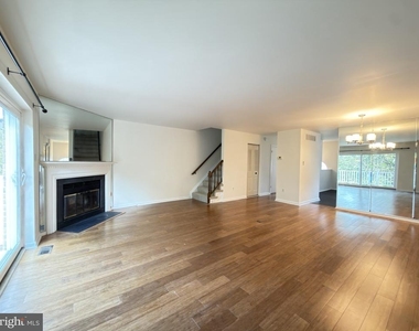 23 Valley Crossing Circle - Photo Thumbnail 2