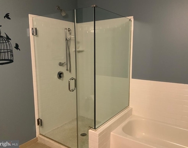 105 Christina Landing Drive - Photo Thumbnail 40