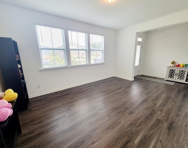 117 Scoville Road - Photo Thumbnail 5