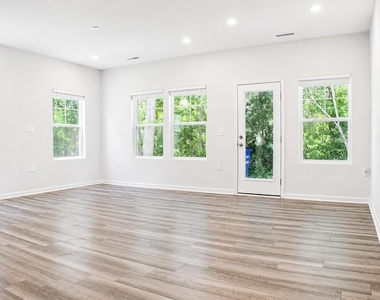 225 Peebles Drive - Photo Thumbnail 6