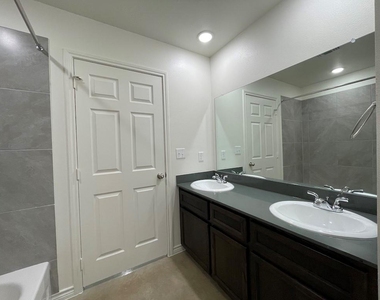 2317 Zanoletti Ct - Photo Thumbnail 33