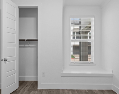 1664 Hillside Terrace - Photo Thumbnail 5