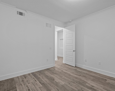 1664 Hillside Terrace - Photo Thumbnail 11