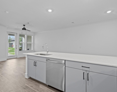 1664 Hillside Terrace - Photo Thumbnail 20