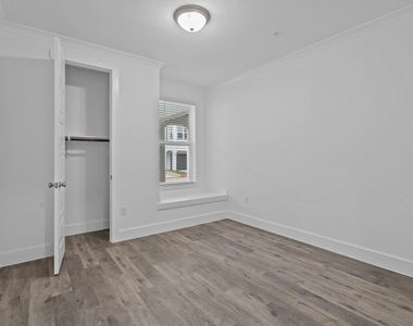 1664 Hillside Terrace - Photo Thumbnail 3