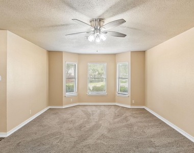 1300 Chalk Ln - Photo Thumbnail 4