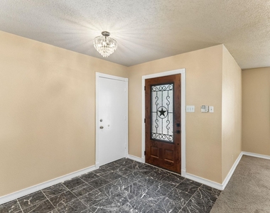 1300 Chalk Ln - Photo Thumbnail 3