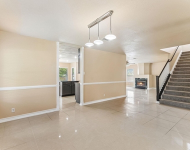 1300 Chalk Ln - Photo Thumbnail 7
