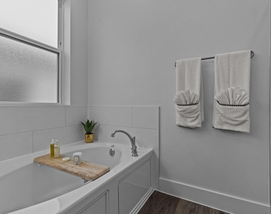 1664 Hillside Terrace - Photo Thumbnail 8