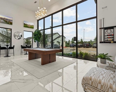 476 Suffield Dr - Photo Thumbnail 4
