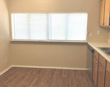 9009 Quail Valley Dr - Photo Thumbnail 6