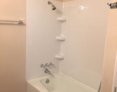 9009 Quail Valley Dr - Photo Thumbnail 11