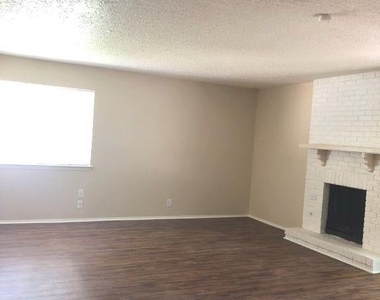 9009 Quail Valley Dr - Photo Thumbnail 2