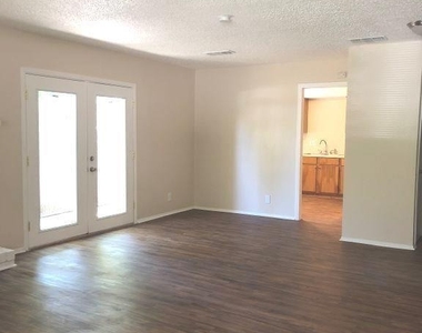 9009 Quail Valley Dr - Photo Thumbnail 3
