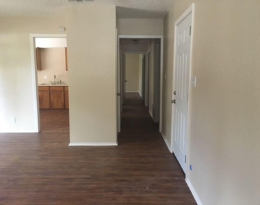 9009 Quail Valley Dr - Photo Thumbnail 9