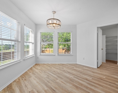 2412 Regal Park Ln - Photo Thumbnail 15
