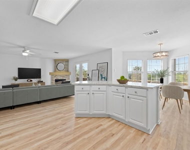 2412 Regal Park Ln - Photo Thumbnail 3